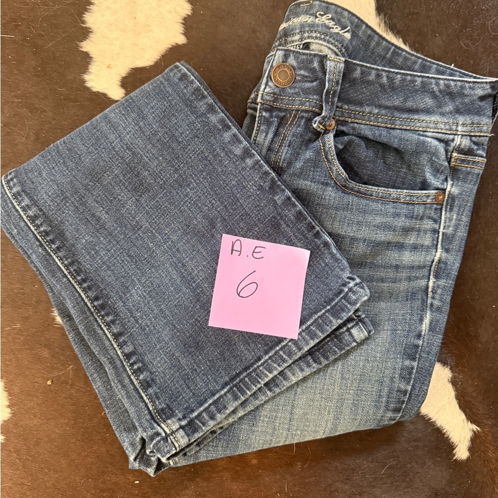 American Eagle Outfitters Women's Boot Cut Jeans in Medium Blue Wash